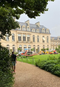 Arrivée dans les jardins de l'Elysée